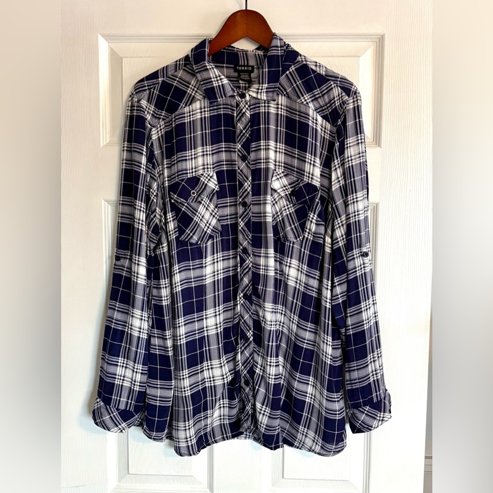 Torrid Navy & White Plaid Challis Camp Button Down Shirt With Collar Size 2X - Picture 2 of 12